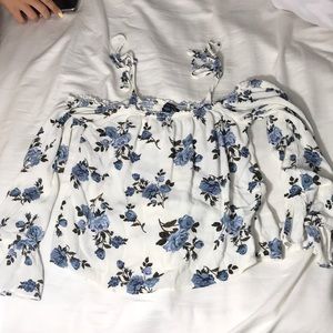 AMERICAN EAGLE Floral Flowy Long Sleeve